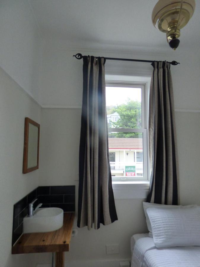 Sahara Guest House Dunedin Exterior photo